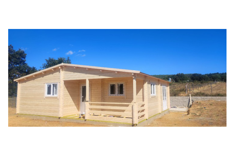 Casas prefabricadas Barcelona modelo Azores 40.7299N frontal pvc