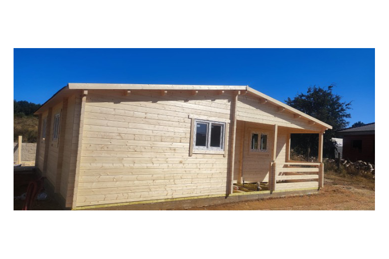 Casas prefabricadas Barcelona modelo Azores 40.7299N delantera pvc